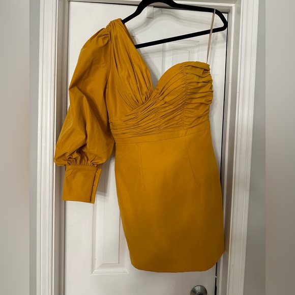 Elle Zoutine One should dress - Picture 2 of 6